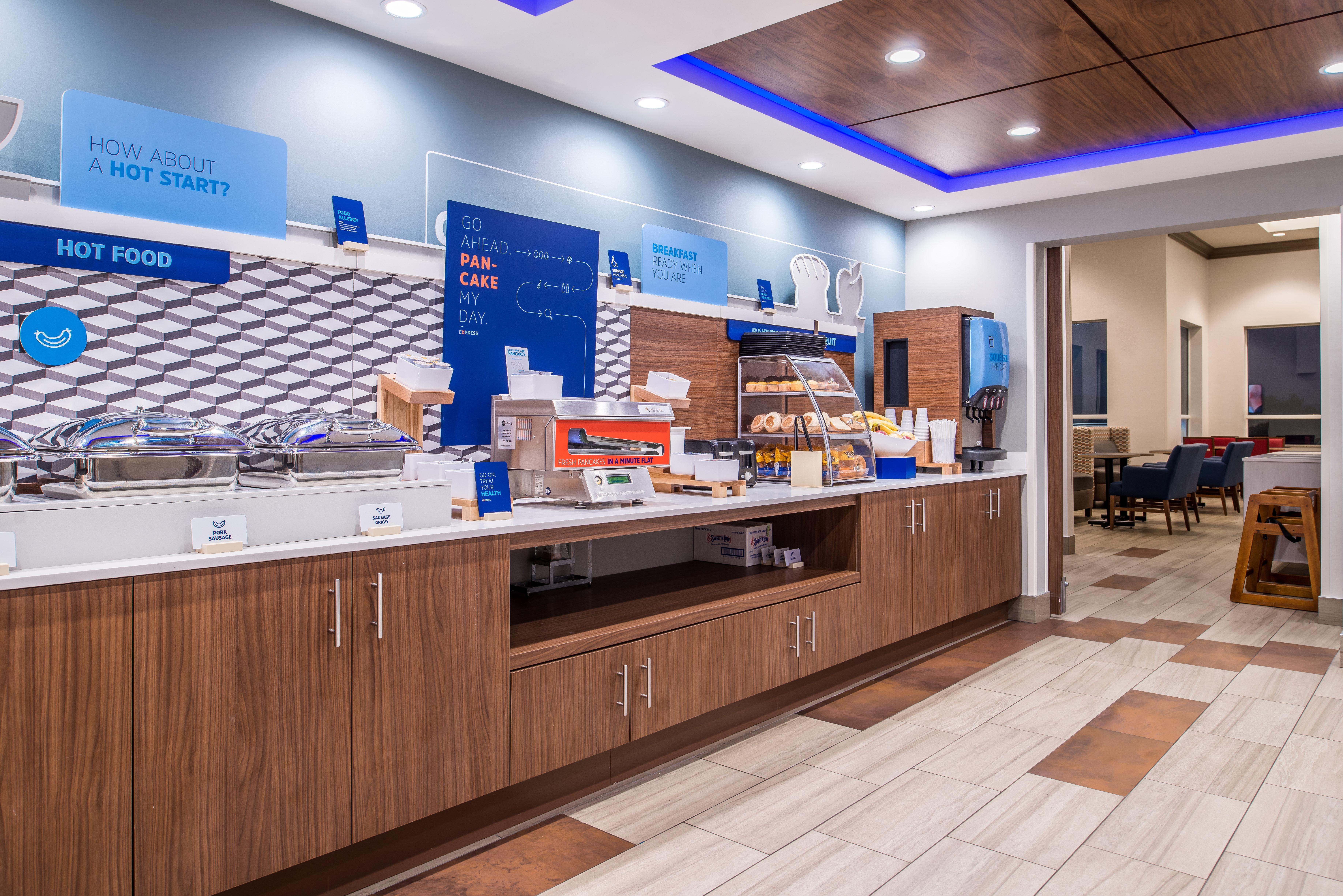 Holiday Inn Express Mystic By Ihg Exterior foto