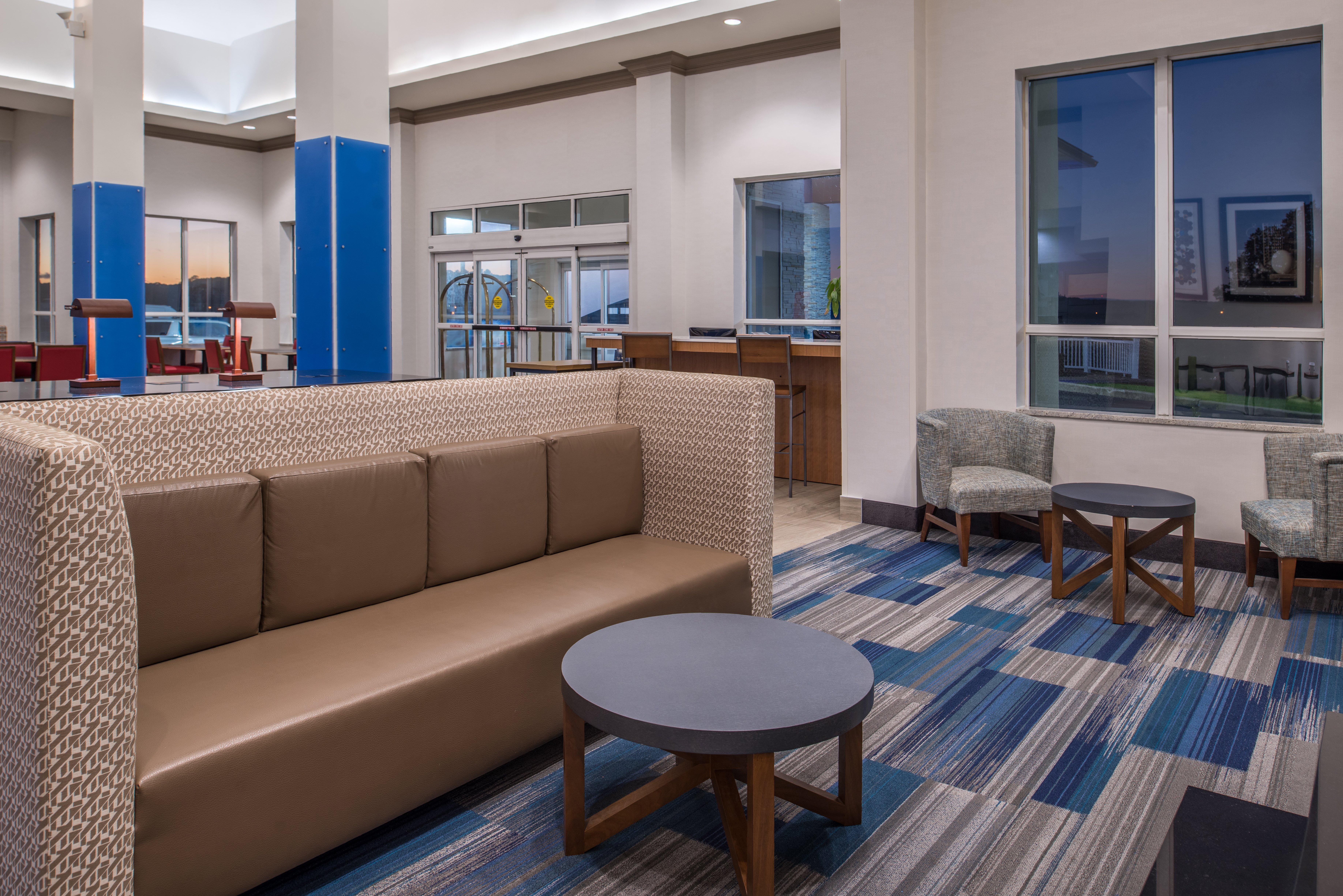 Holiday Inn Express Mystic By Ihg Exterior foto