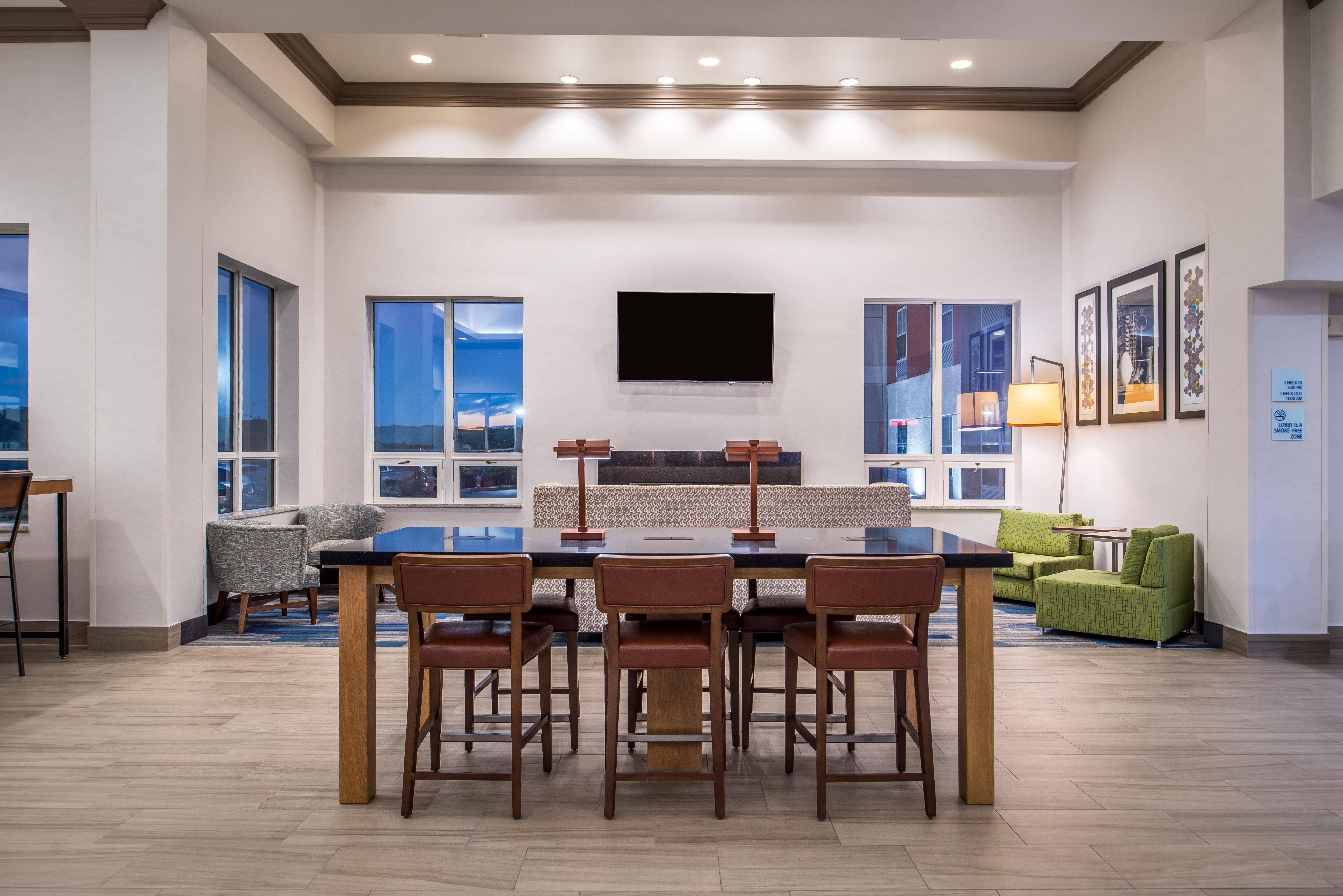 Holiday Inn Express Mystic By Ihg Exterior foto