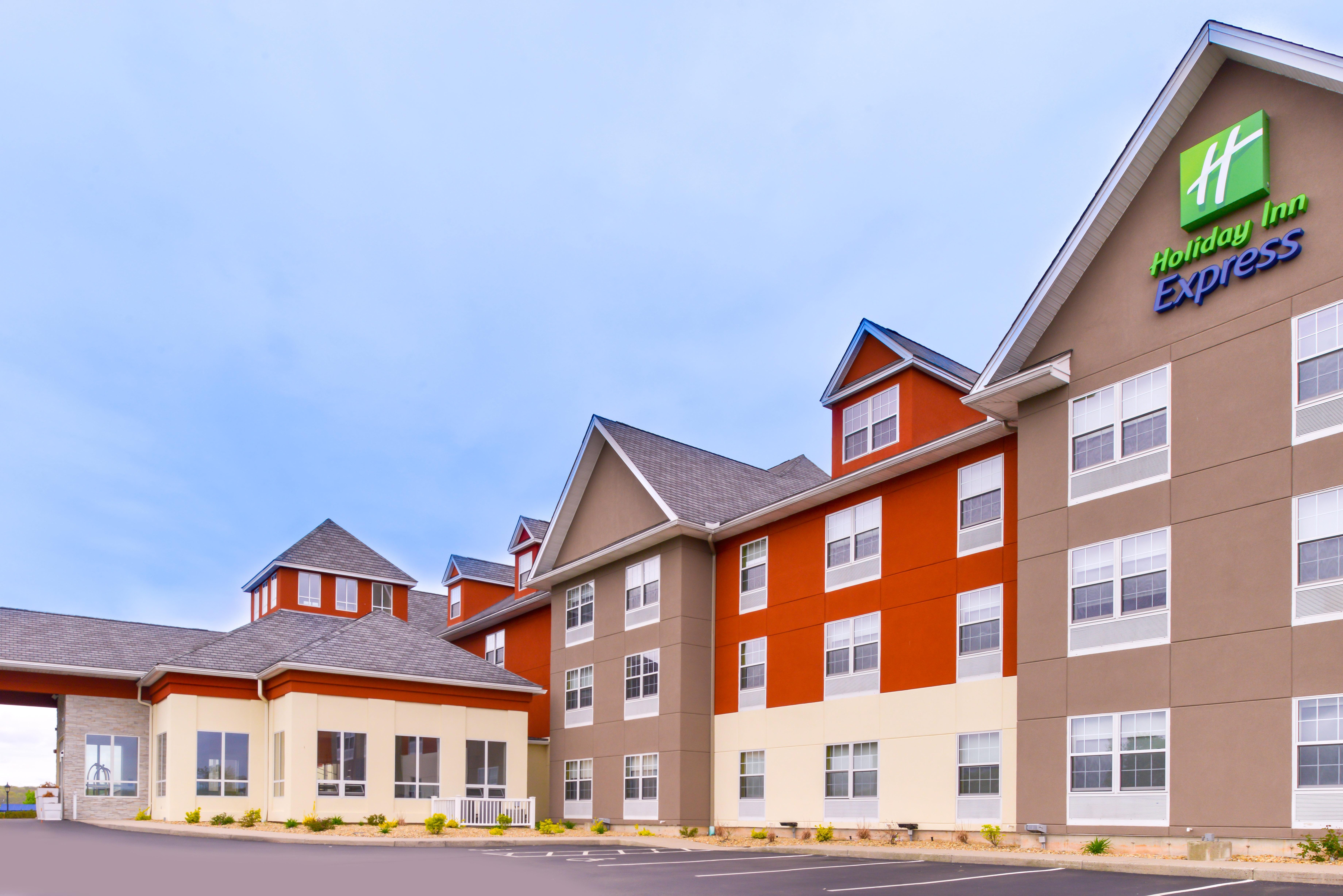 Holiday Inn Express Mystic By Ihg Exterior foto