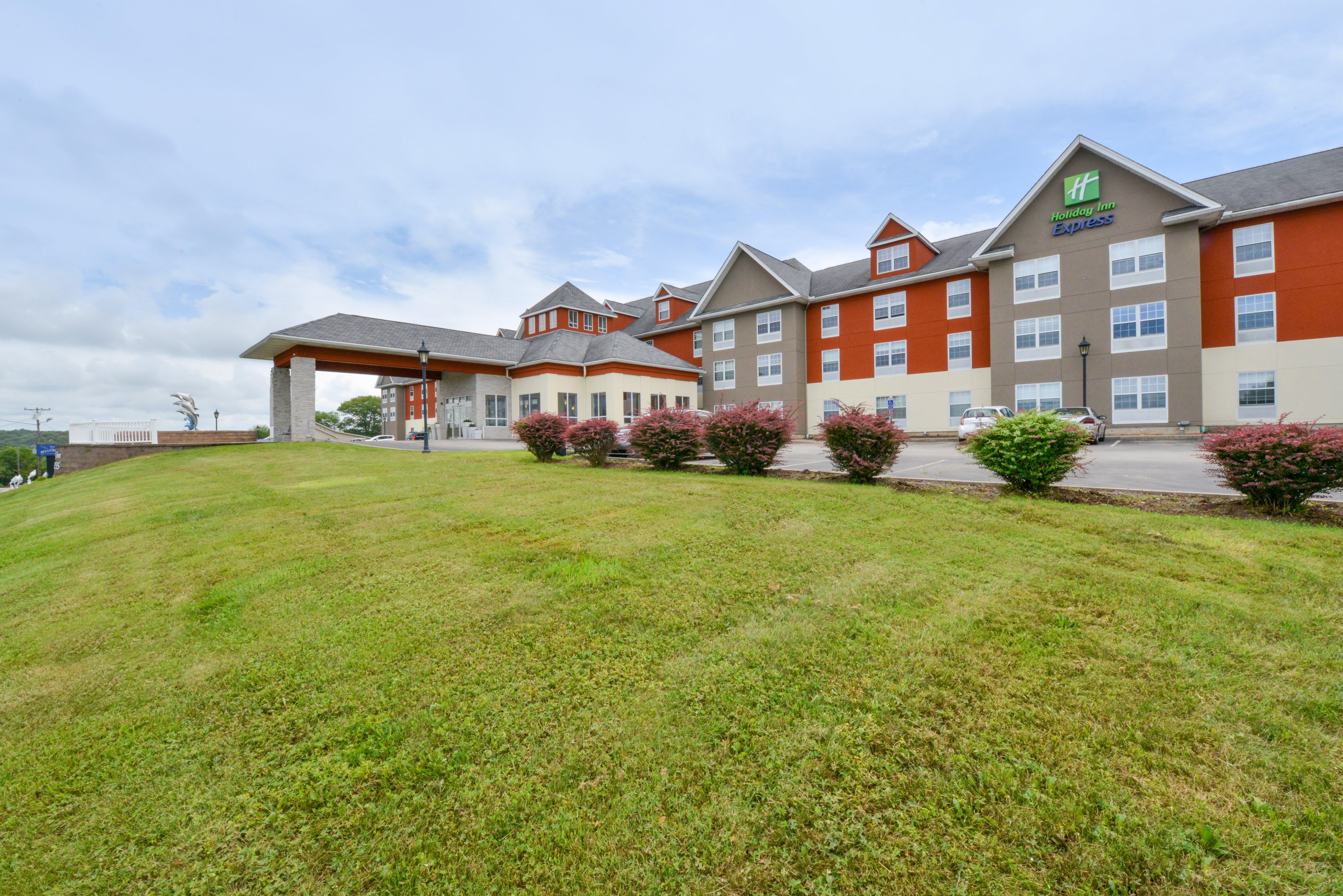 Holiday Inn Express Mystic By Ihg Exterior foto