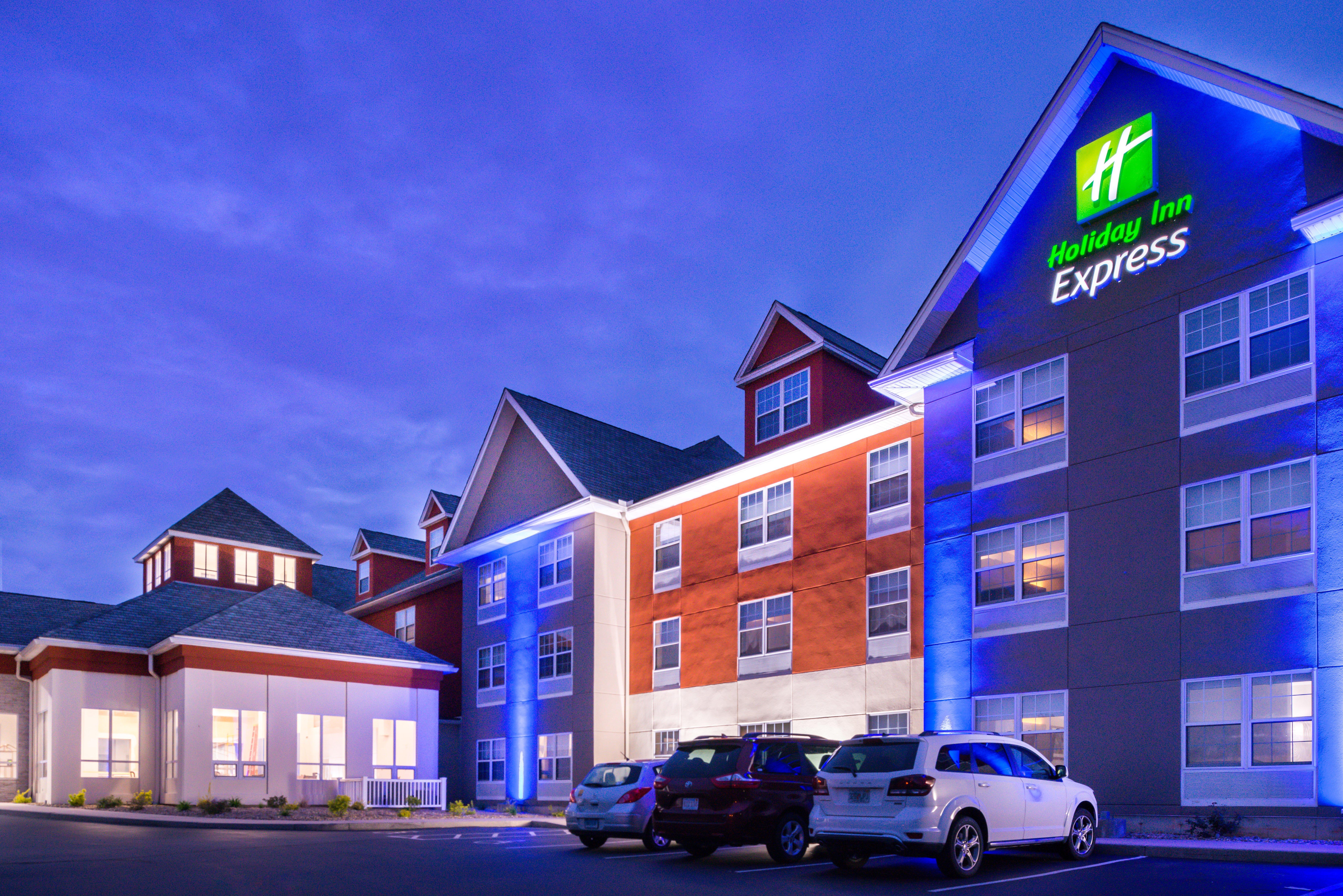 Holiday Inn Express Mystic By Ihg Exterior foto