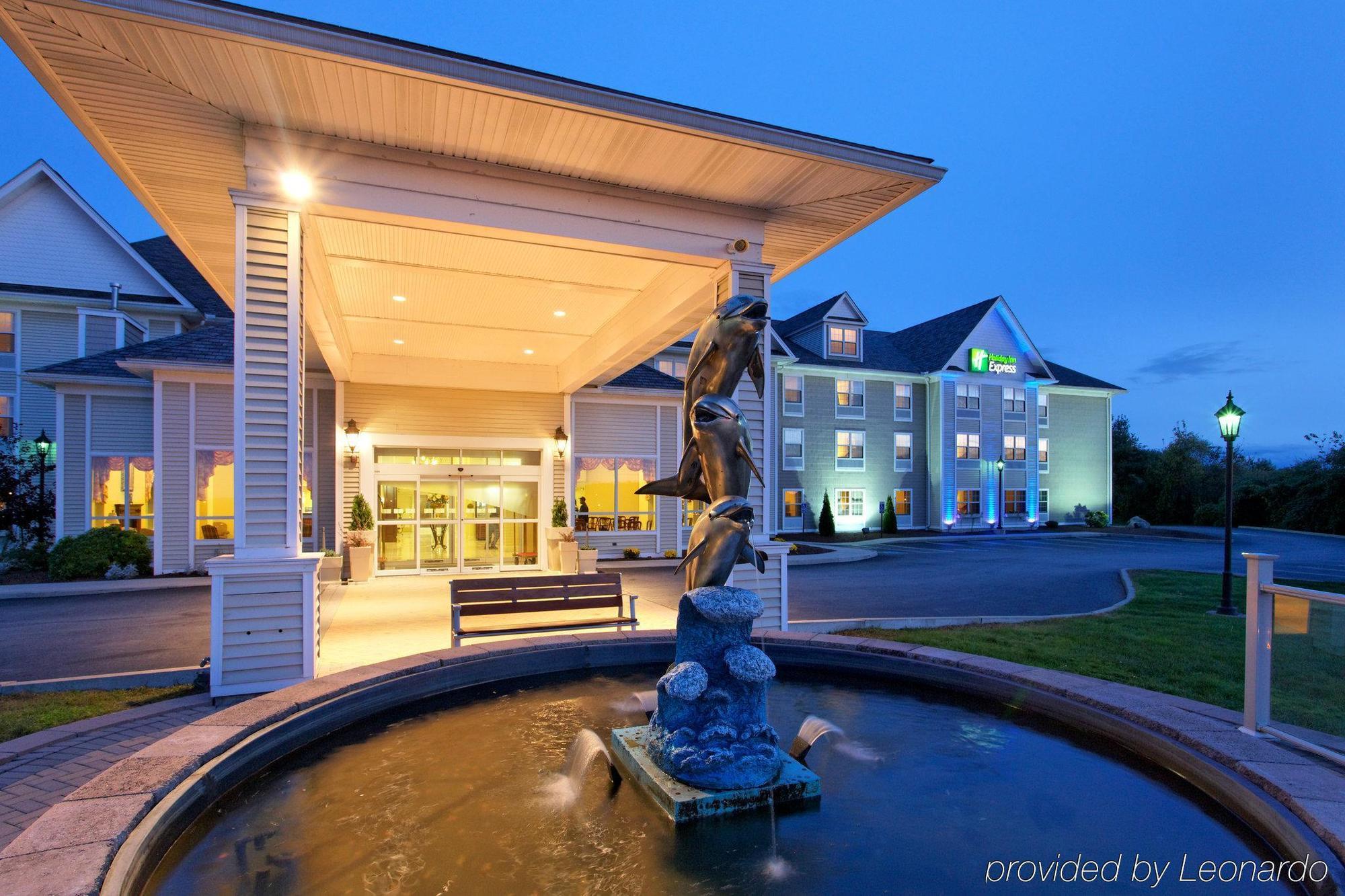 Holiday Inn Express Mystic By Ihg Exterior foto