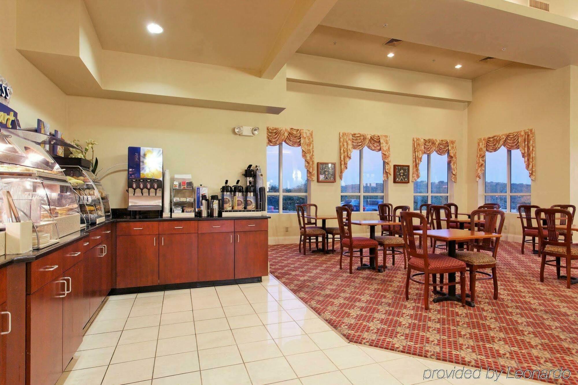 Holiday Inn Express Mystic By Ihg Exterior foto
